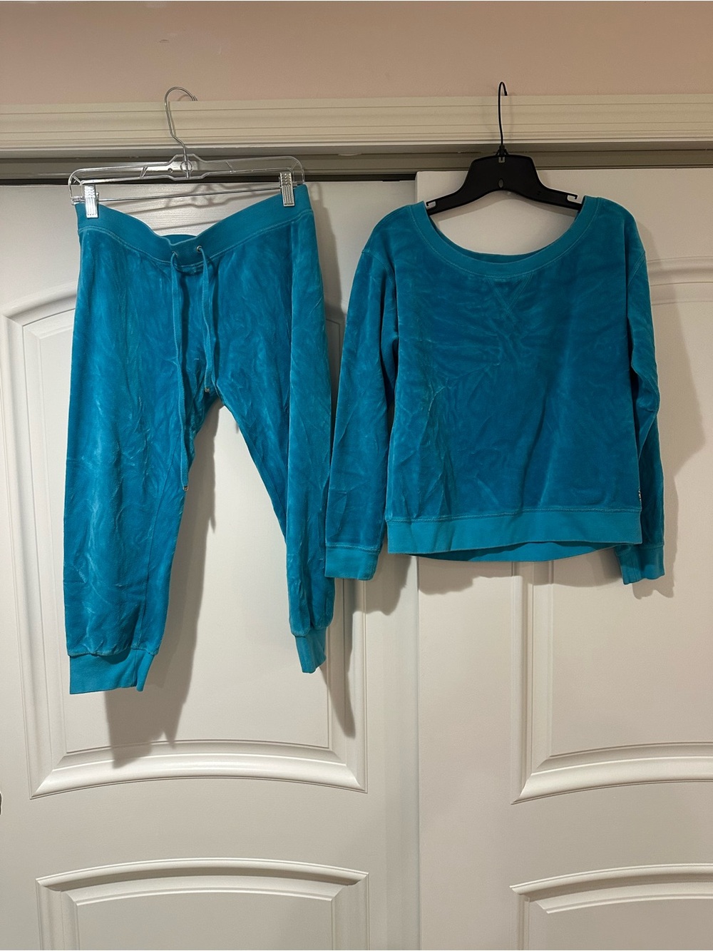 Juicy Couture Turquoise Velour Sweatshirt & Joggers Set